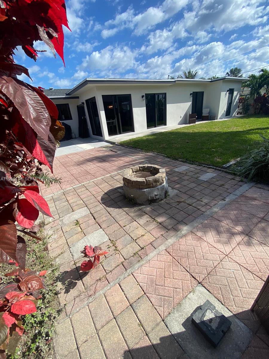 234 Avalon Ave, Lauderdale By The Sea FL 33308