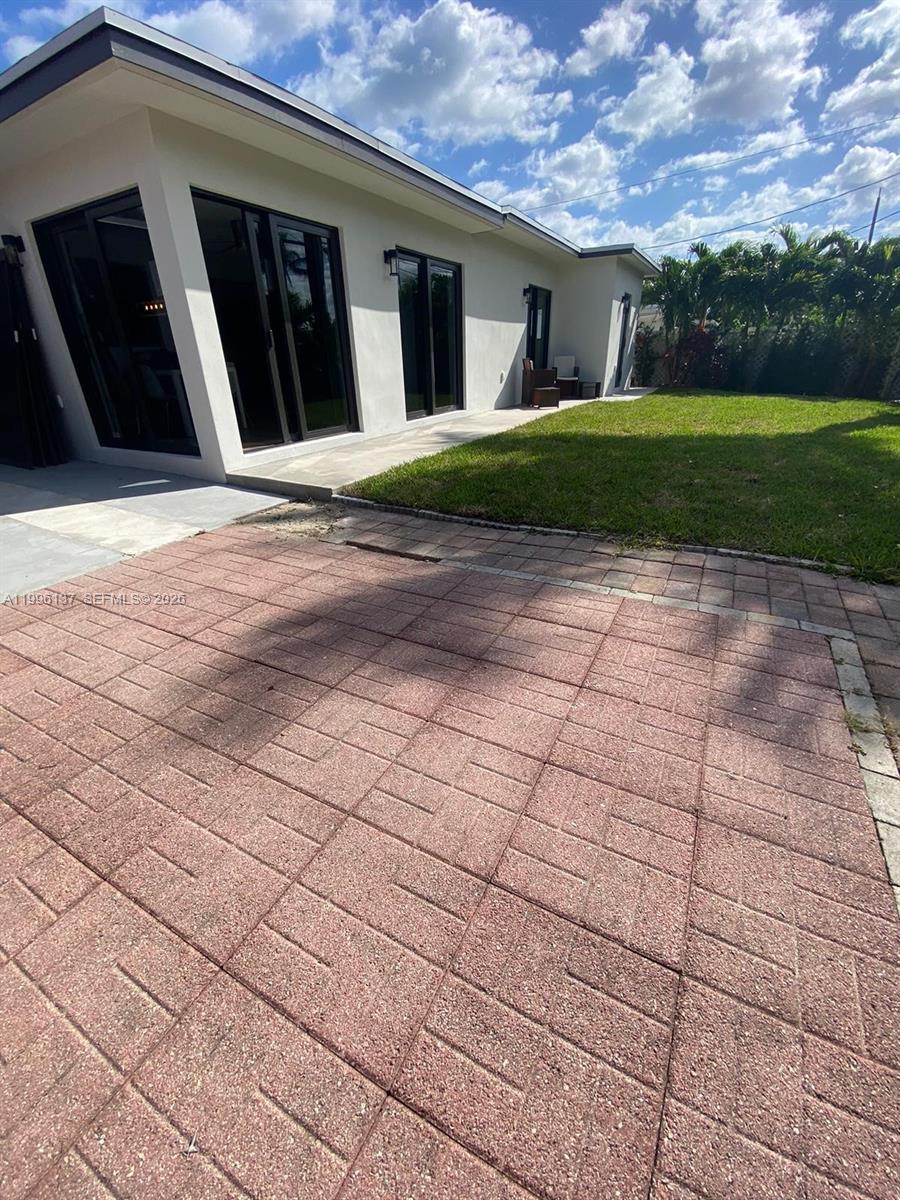 234 Avalon Ave, Lauderdale By The Sea FL 33308