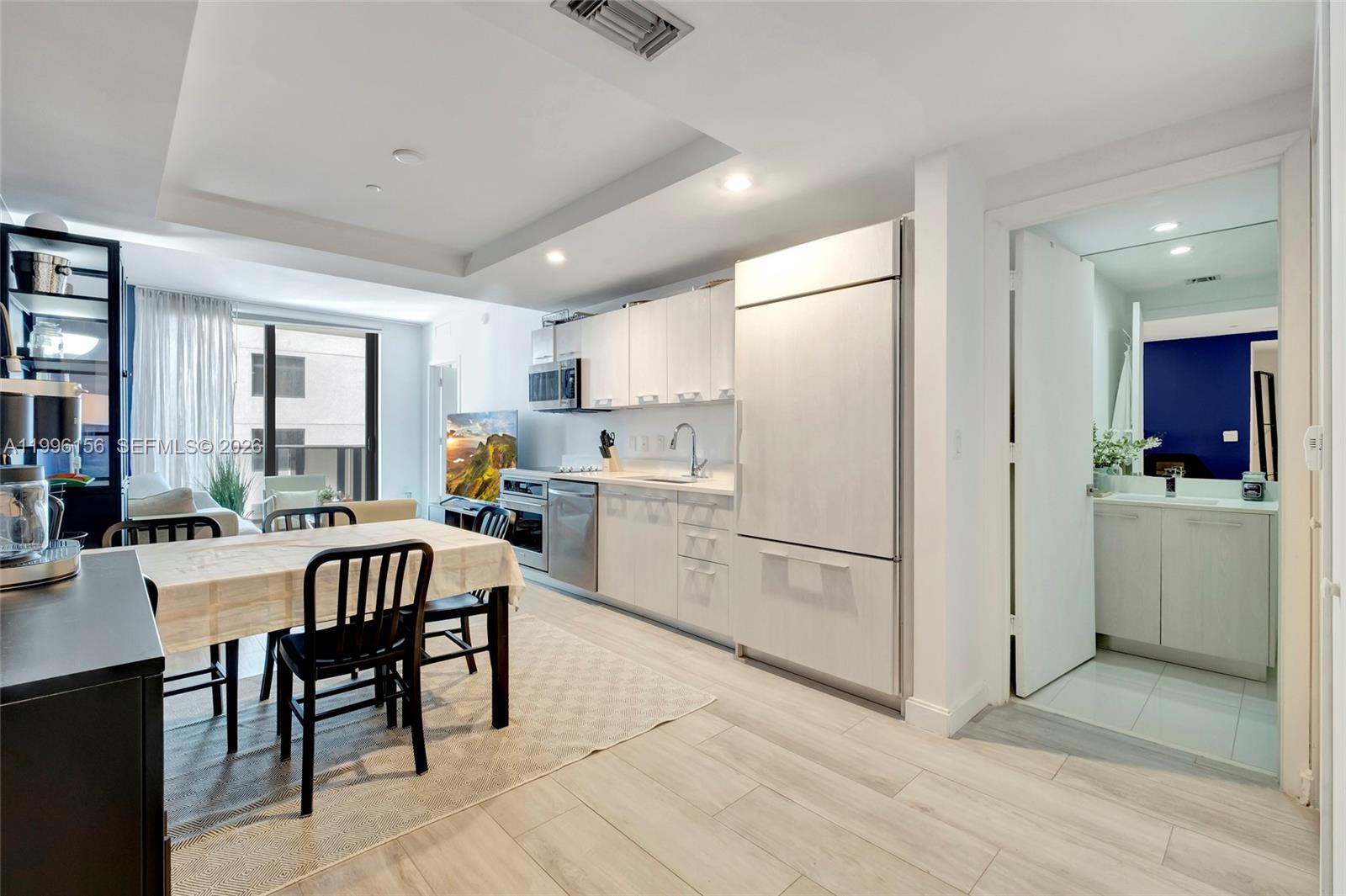 55 SW 9th #2804, Miami FL 33130