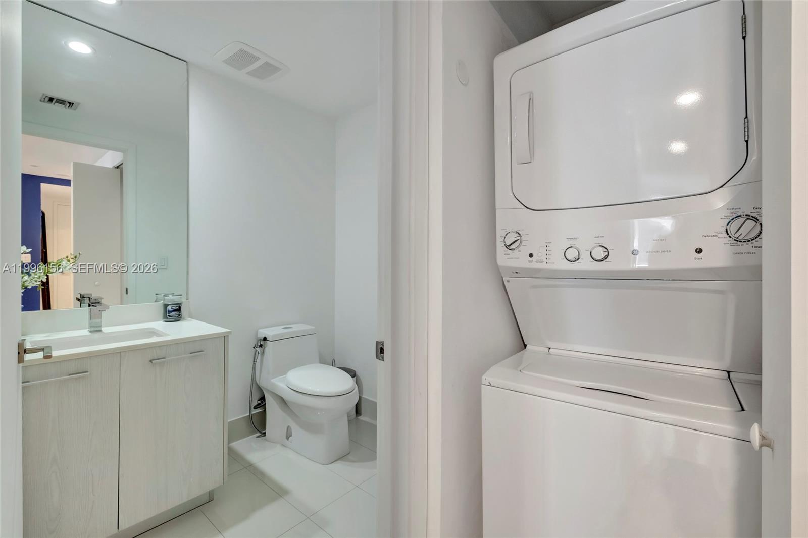 55 SW 9th #2804, Miami FL 33130