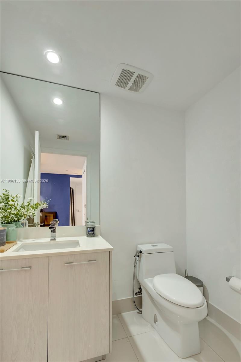 55 SW 9th #2804, Miami FL 33130