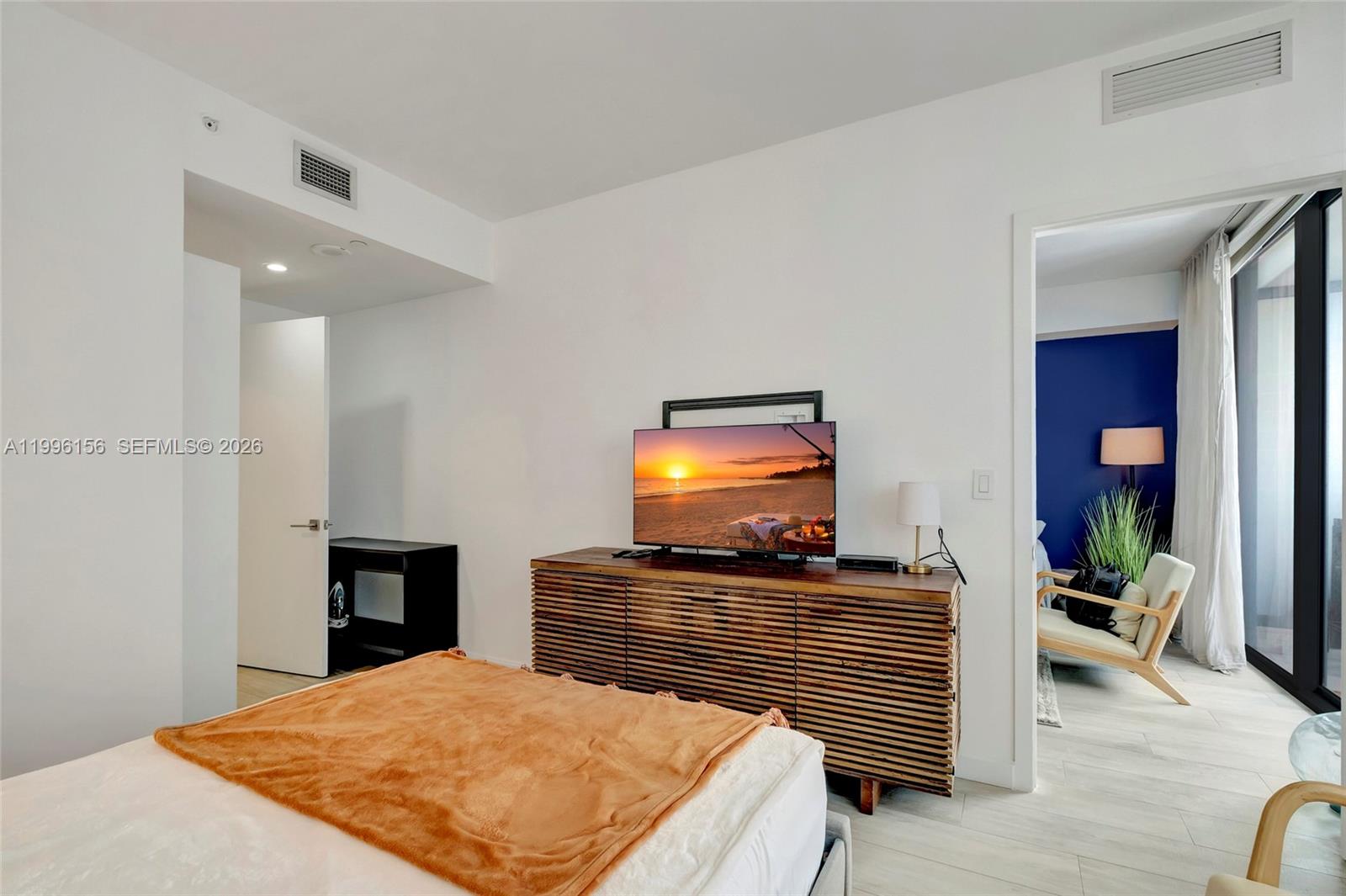 55 SW 9th #2804, Miami FL 33130