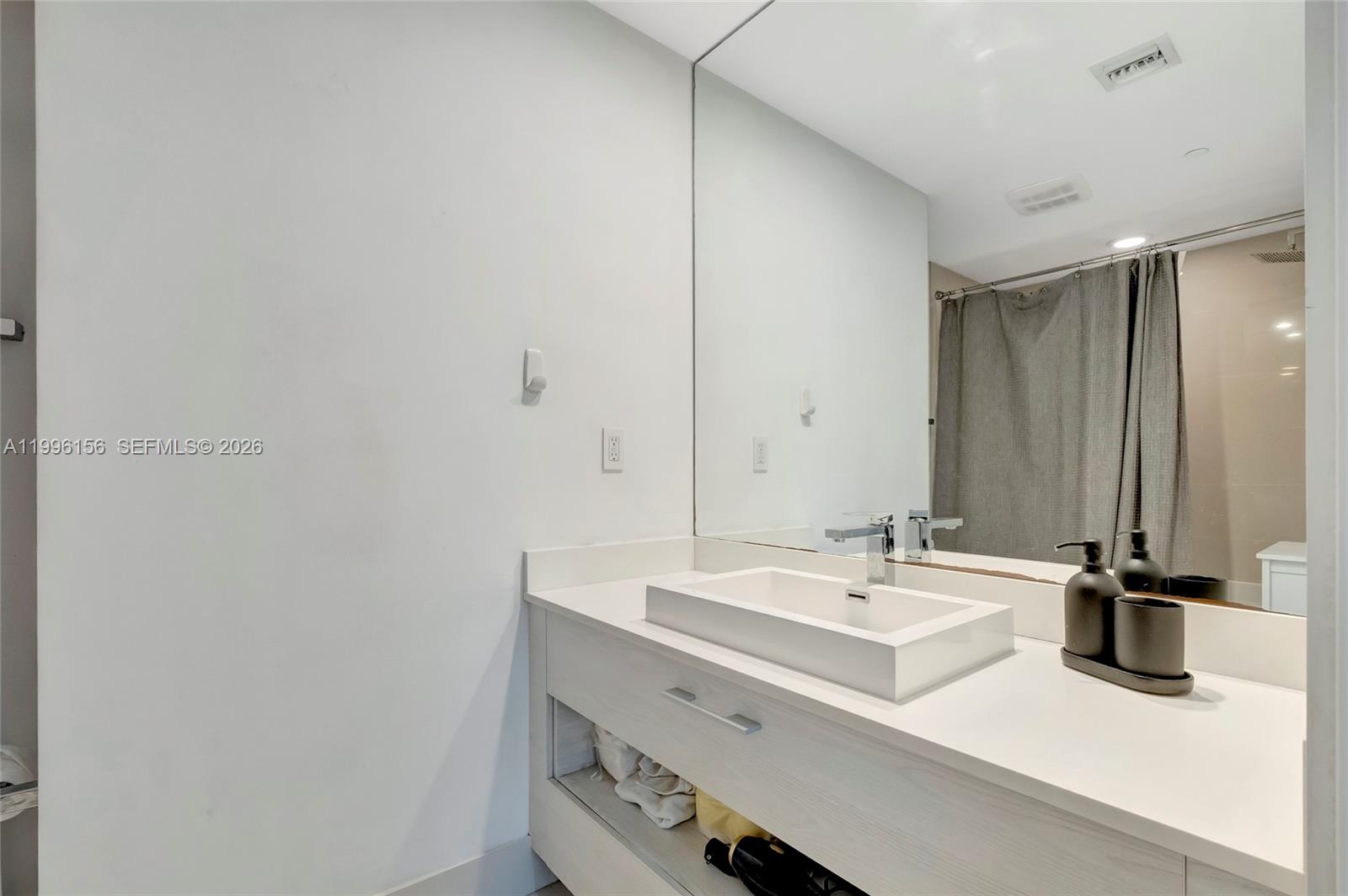 55 SW 9th #2804, Miami FL 33130