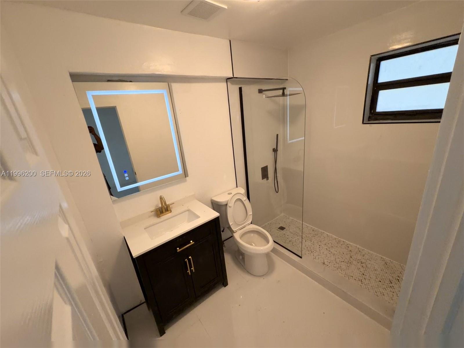 1261 NW 45th St, Miami FL 33142