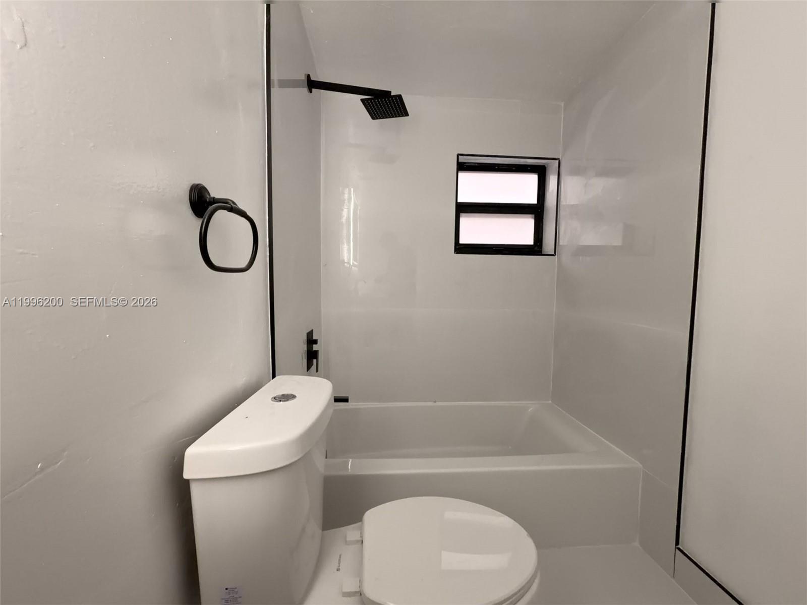 1261 NW 45th St, Miami FL 33142
