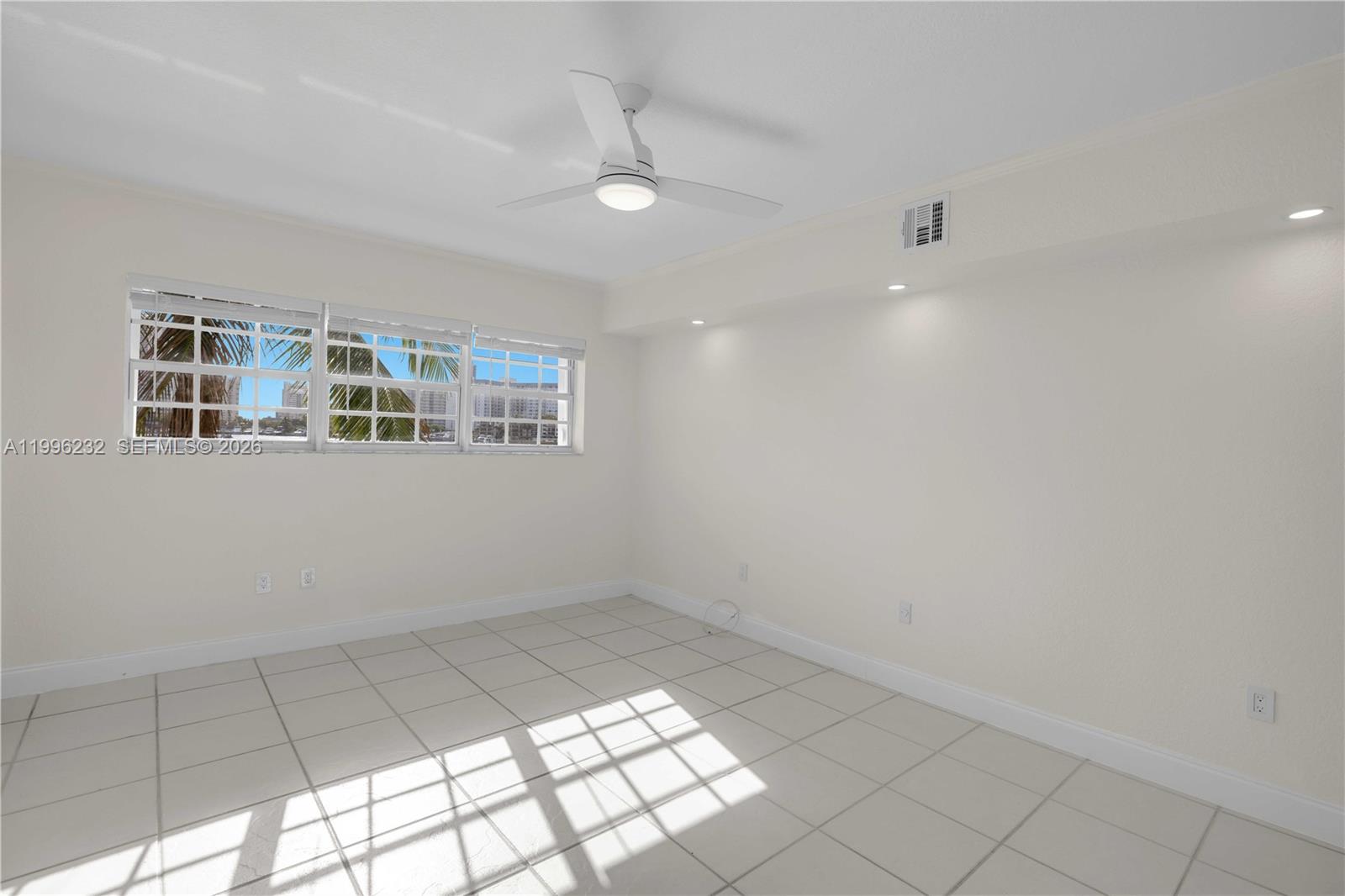 462 Golden Isles Dr #210, Hallandale Beach FL 33009