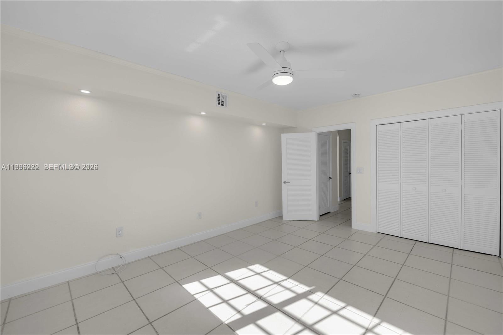 462 Golden Isles Dr #210, Hallandale Beach FL 33009