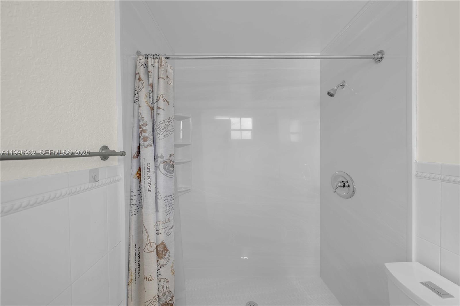 462 Golden Isles Dr #210, Hallandale Beach FL 33009