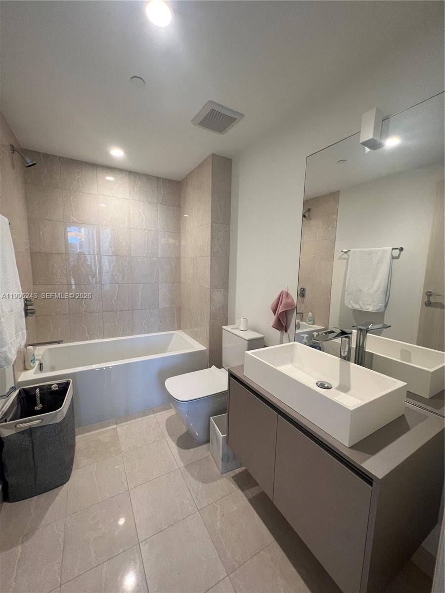 1000 Brickell Plaza #2701, Miami FL 33131