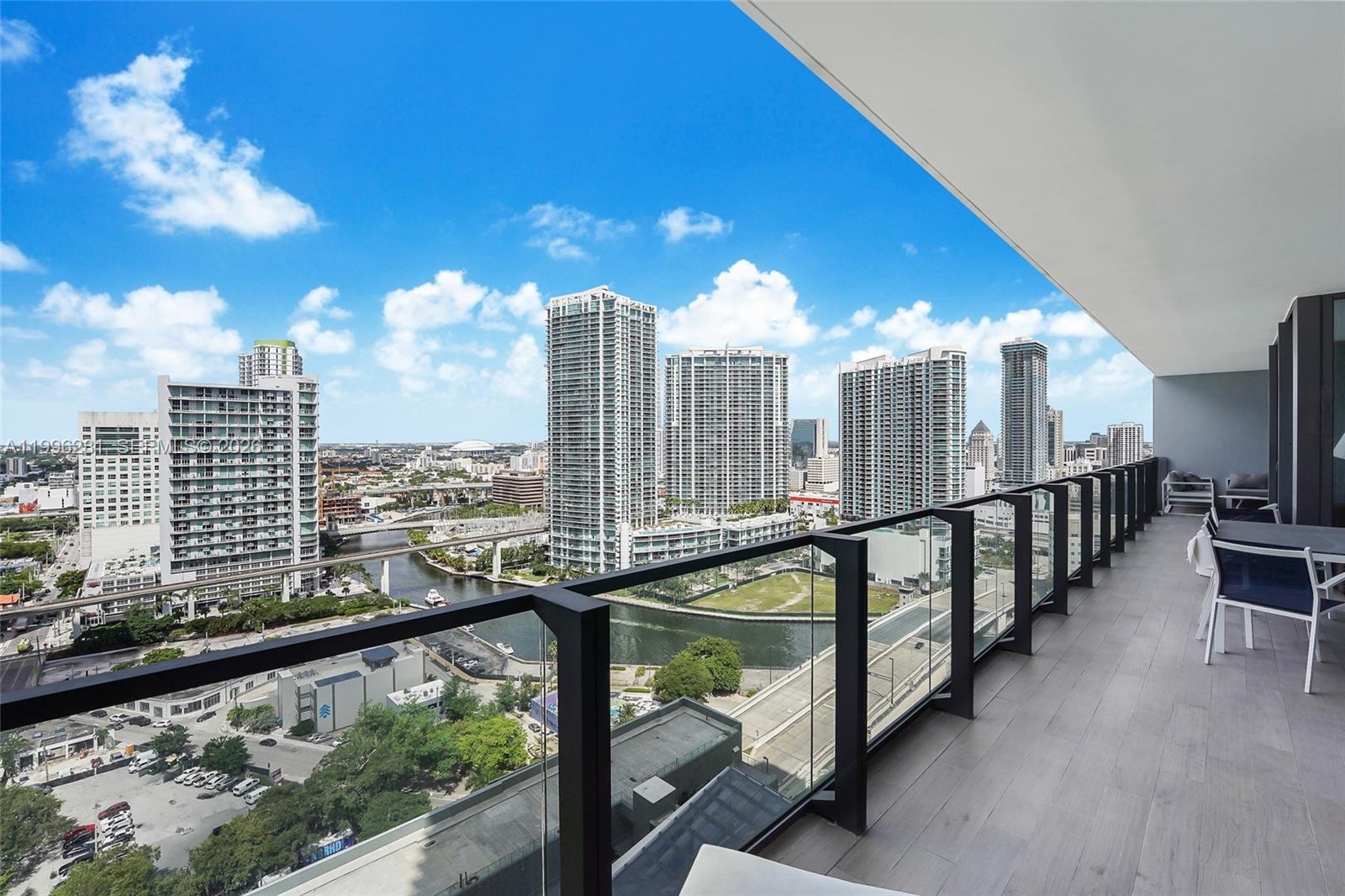 68 SE 6th St #2104, Miami FL 33131