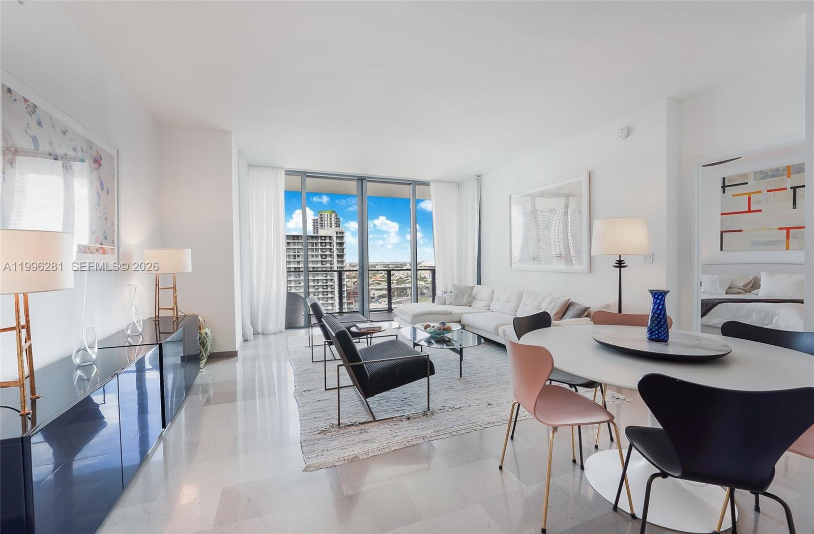 68 SE 6th St #2104, Miami FL 33131