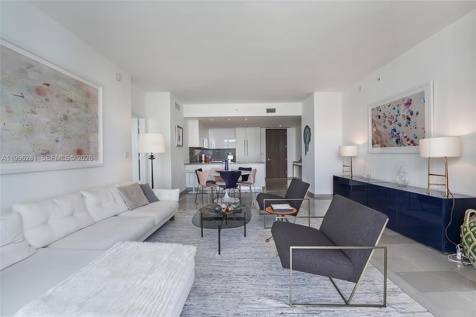 68 SE 6th St #2104, Miami FL 33131