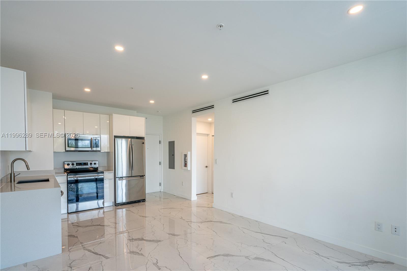 8425 Crespi Blvd #302, Miami Beach FL 33141