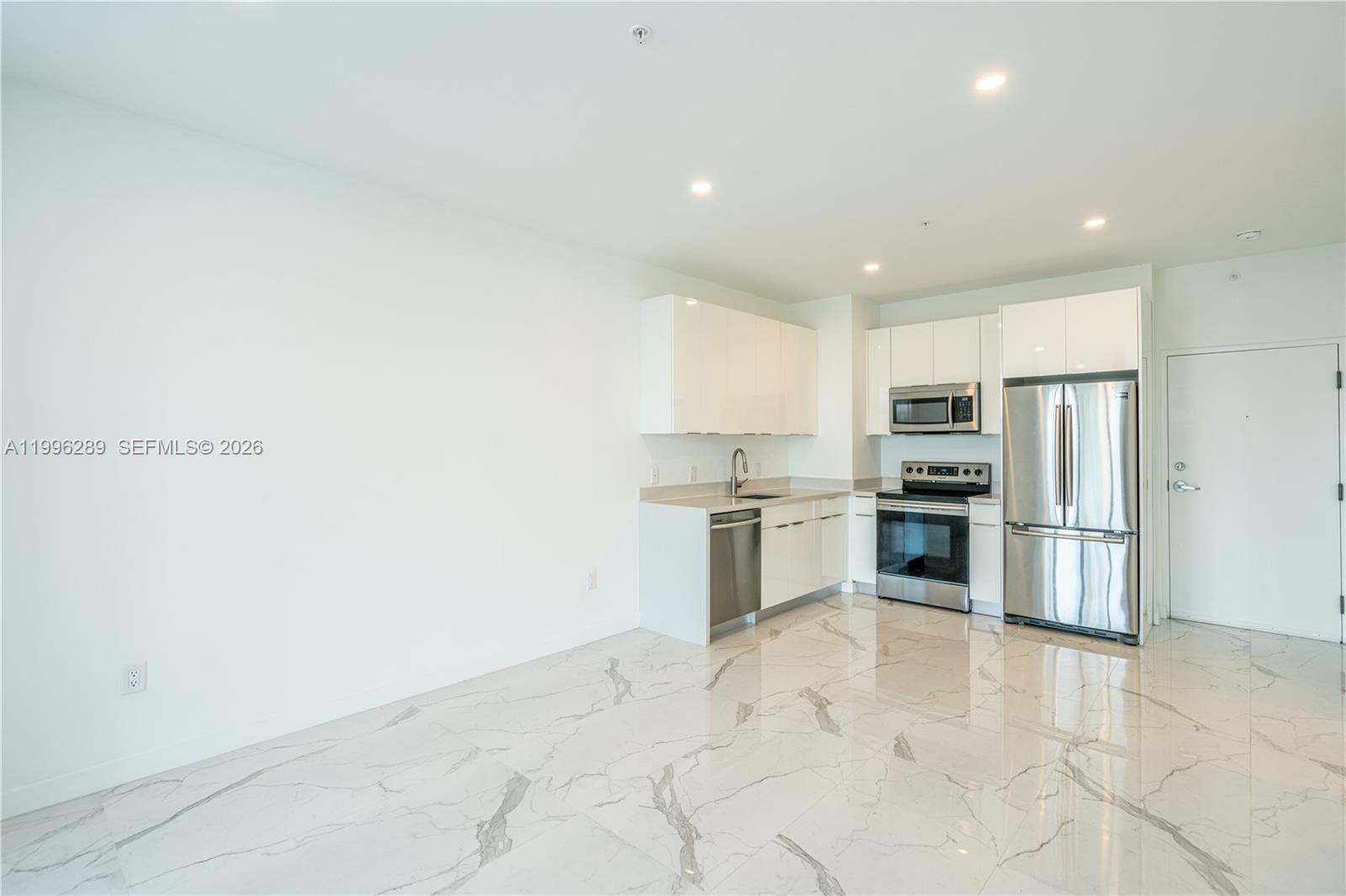 8425 Crespi Blvd #302, Miami Beach FL 33141