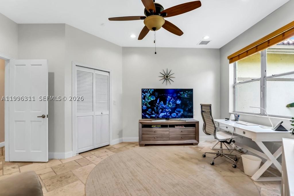 5328 E Leitner Dr, Coral Springs FL 33067