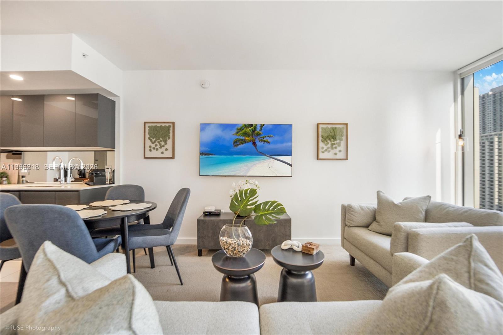 31 SE 6th St #2703, Miami FL 33131