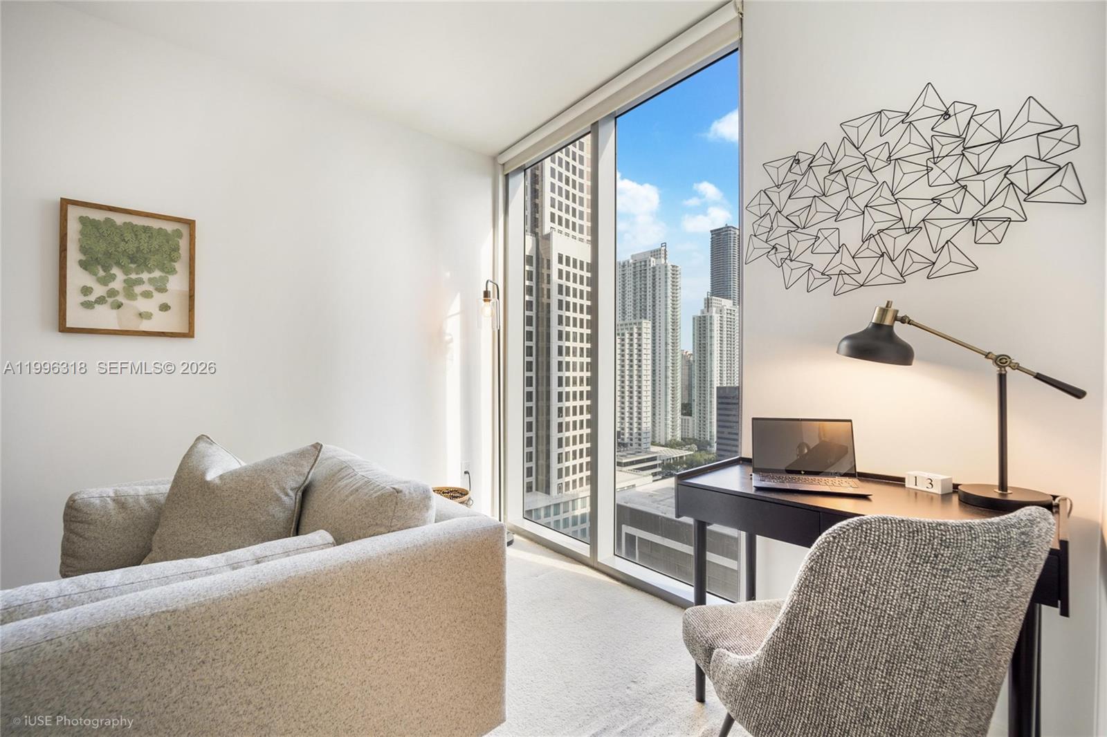 31 SE 6th St #2703, Miami FL 33131