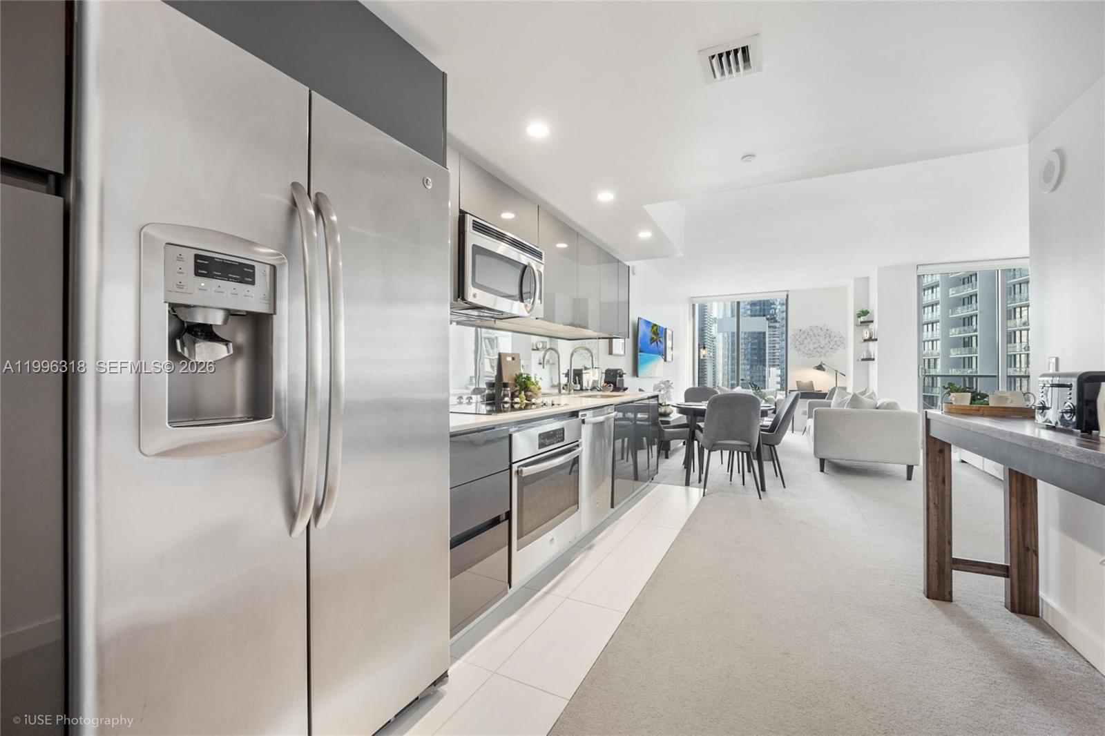 31 SE 6th St #2703, Miami FL 33131