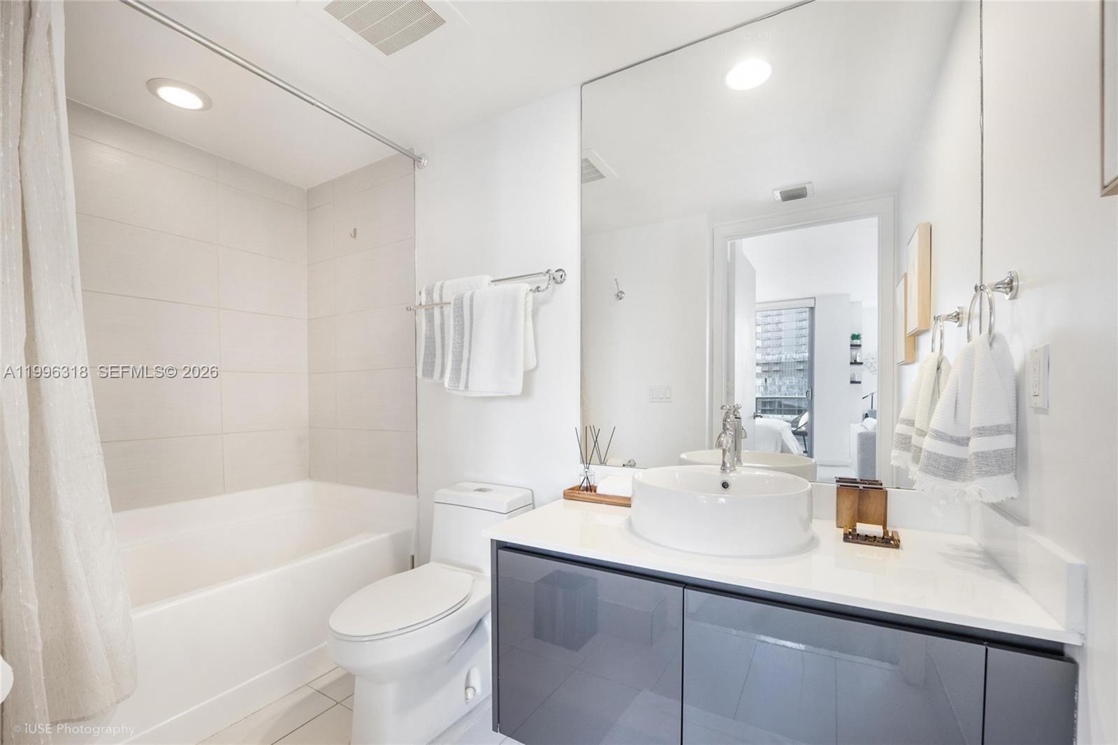 31 SE 6th St #2703, Miami FL 33131