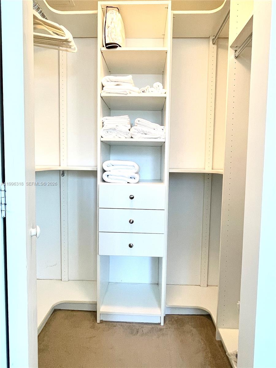 31 SE 6th St #2703, Miami FL 33131