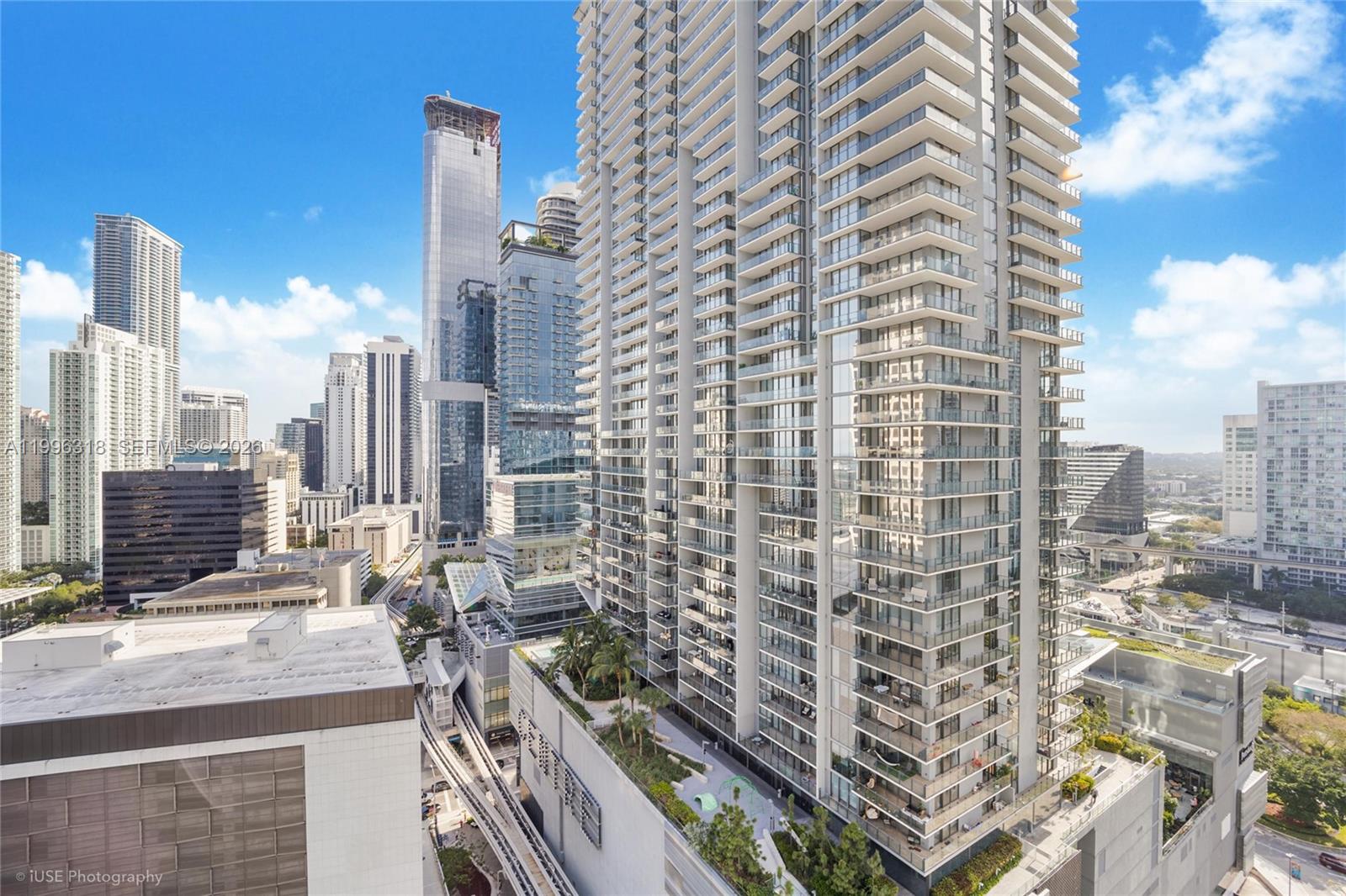 31 SE 6th St #2703, Miami FL 33131