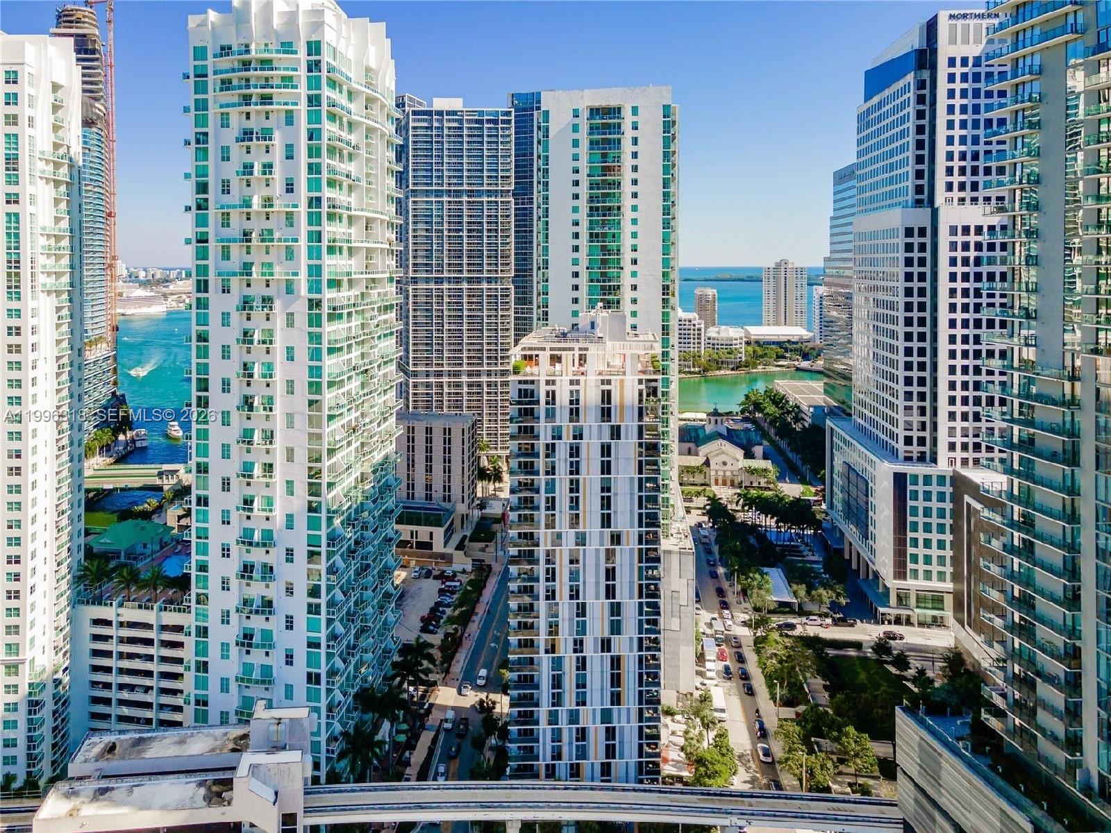 31 SE 6th St #2703, Miami FL 33131