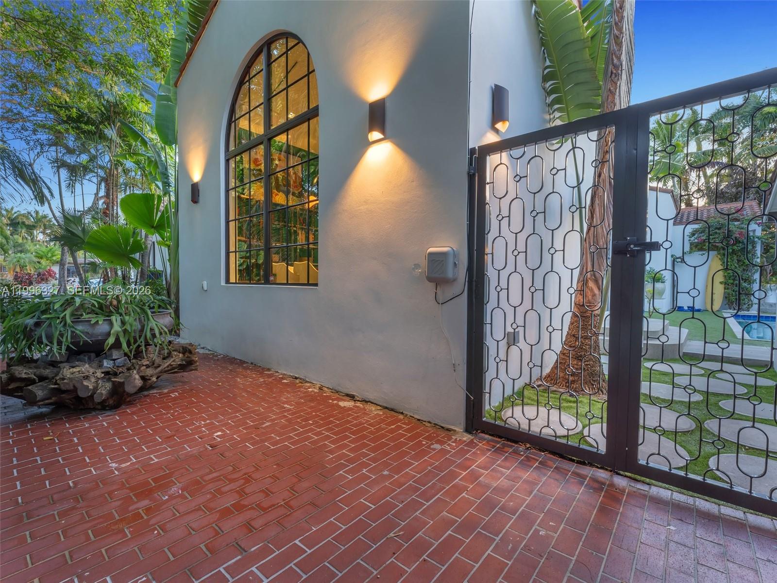 1321 Tyler St, Hollywood FL 33019
