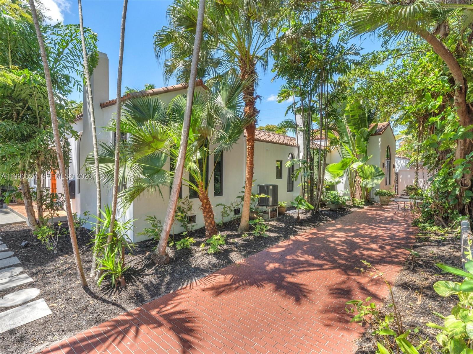 1321 Tyler St, Hollywood FL 33019