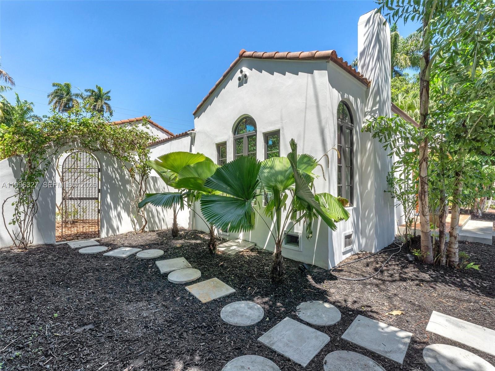 1321 Tyler St, Hollywood FL 33019