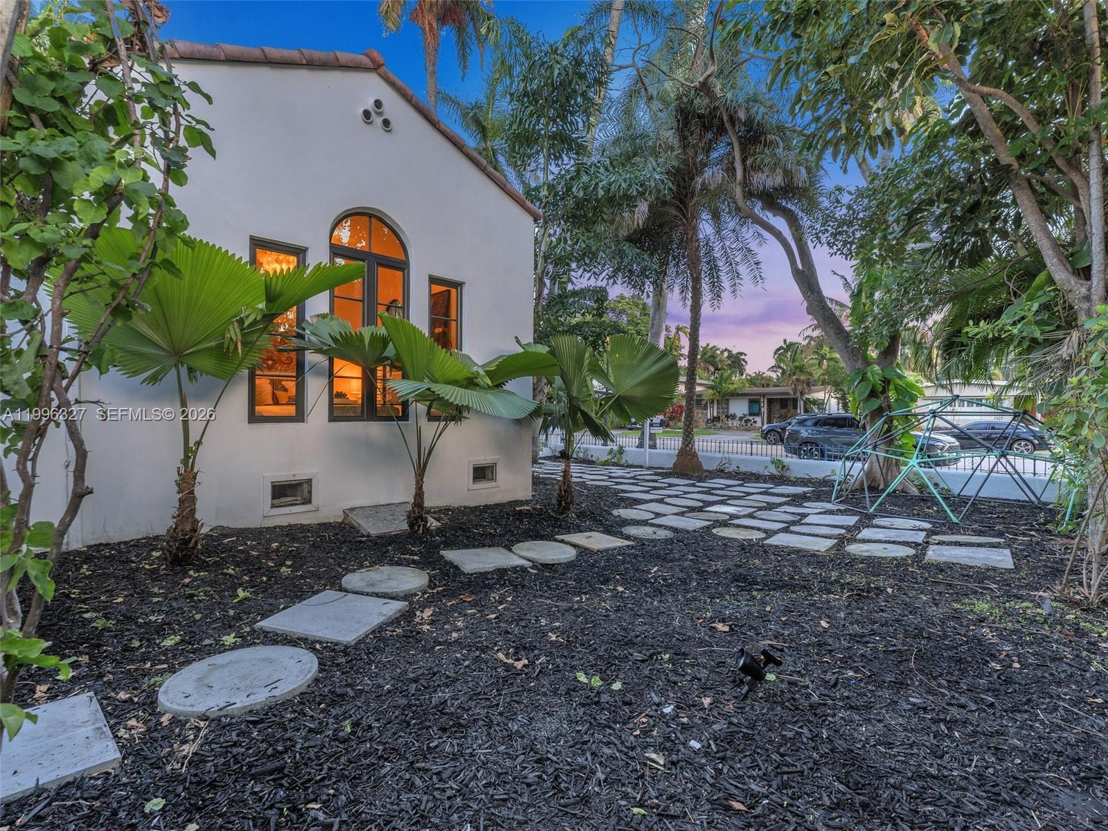 1321 Tyler St, Hollywood FL 33019