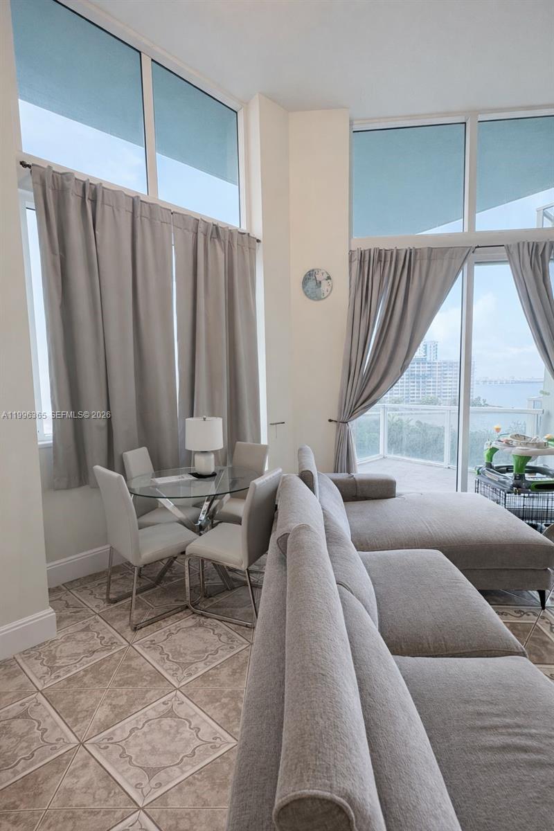1900 N Bayshore Dr #910, Miami FL 33132