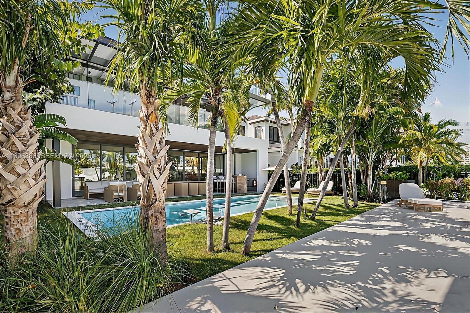 620 Solar Isle Dr, Fort Lauderdale FL 33301