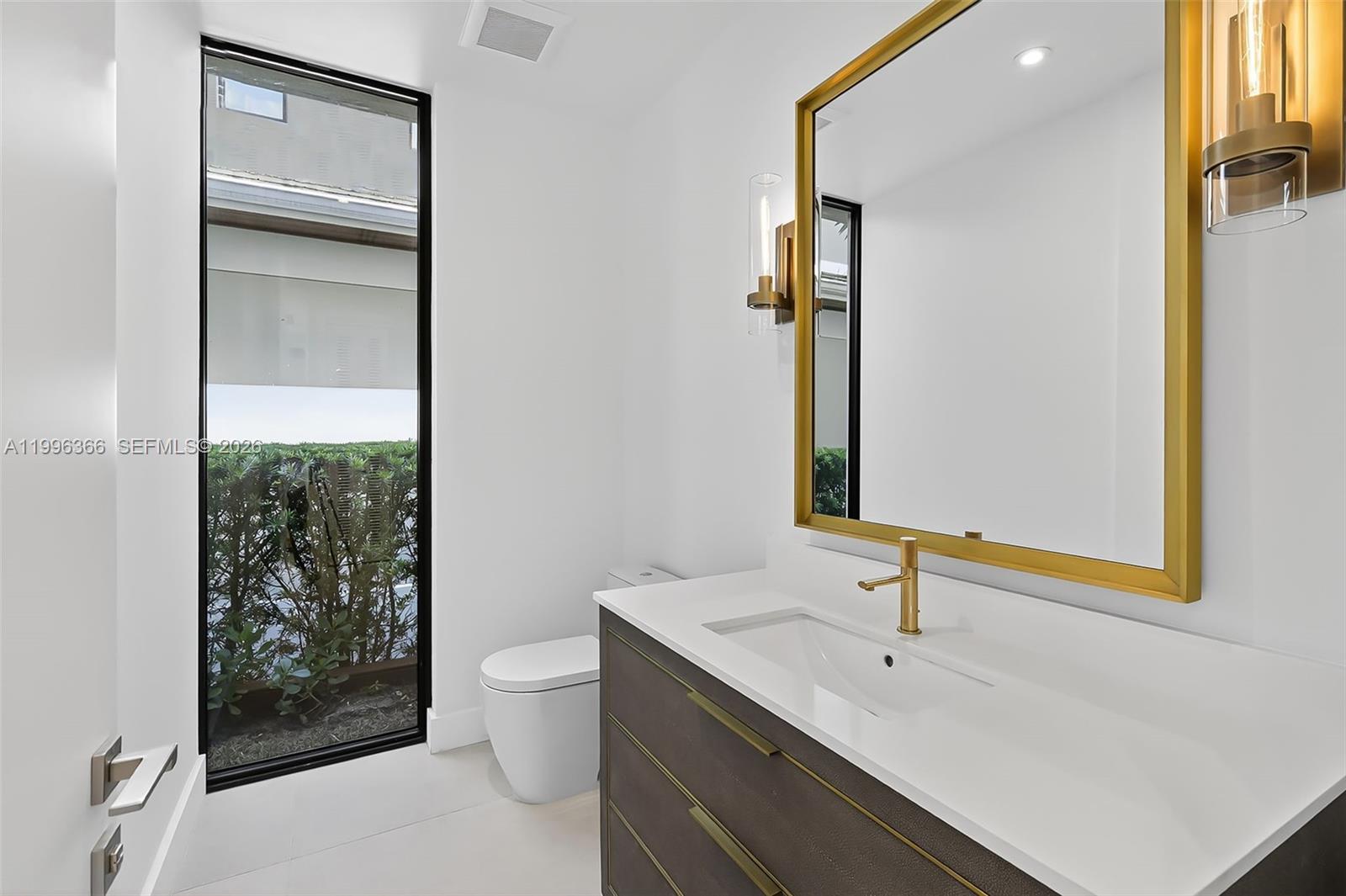 620 Solar Isle Dr, Fort Lauderdale FL 33301