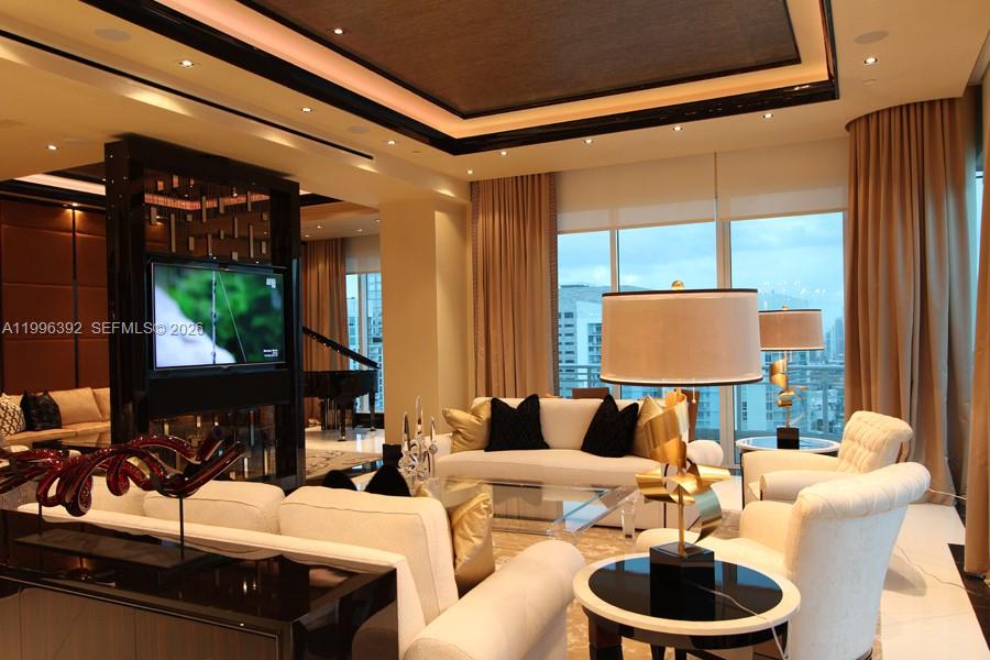 900 Brickell Key Blvd #PH3403, Miami FL 33131