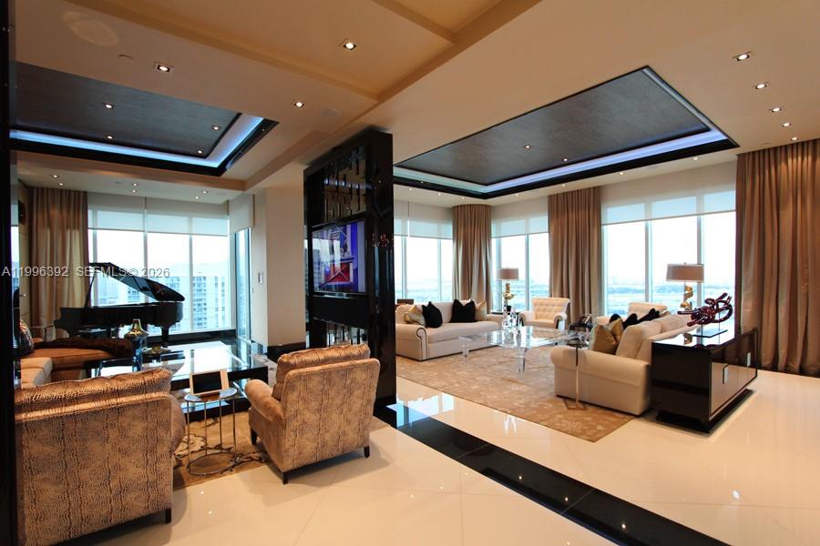 900 Brickell Key Blvd #PH3403, Miami FL 33131