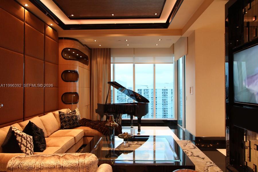 900 Brickell Key Blvd #PH3403, Miami FL 33131