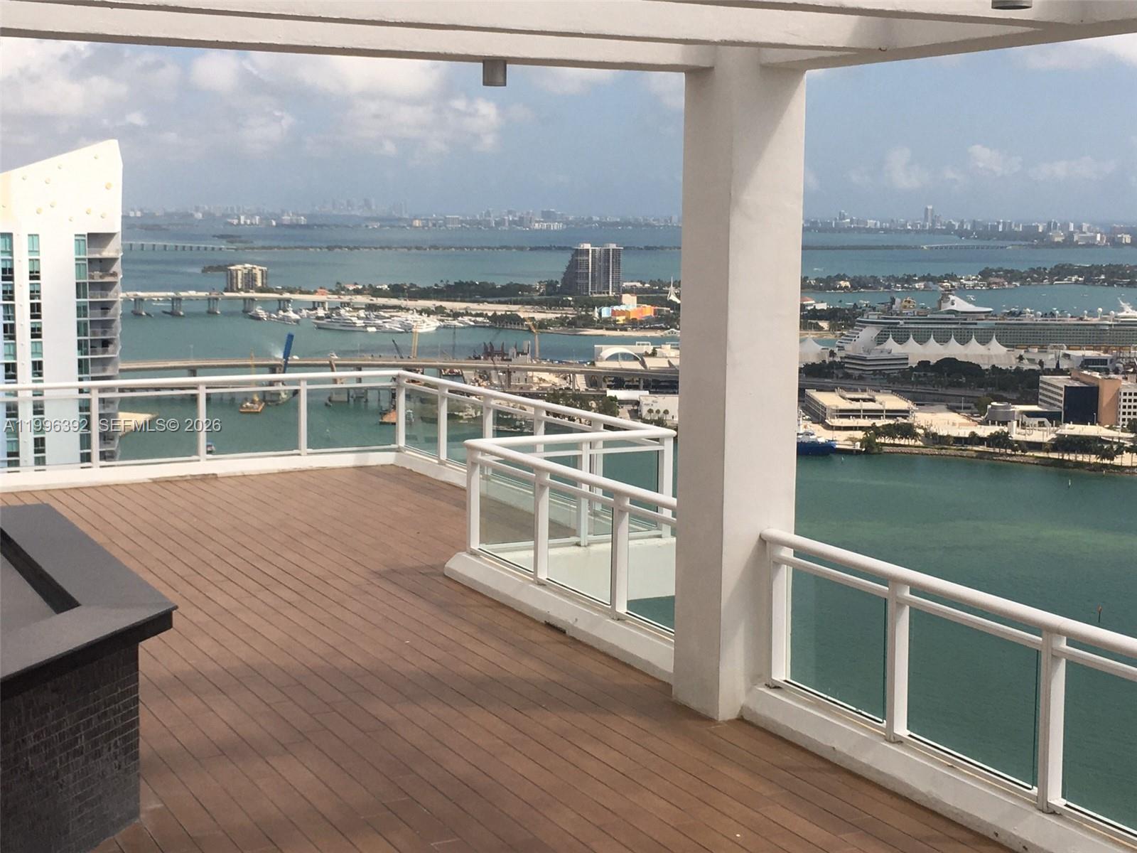 900 Brickell Key Blvd #PH3403, Miami FL 33131