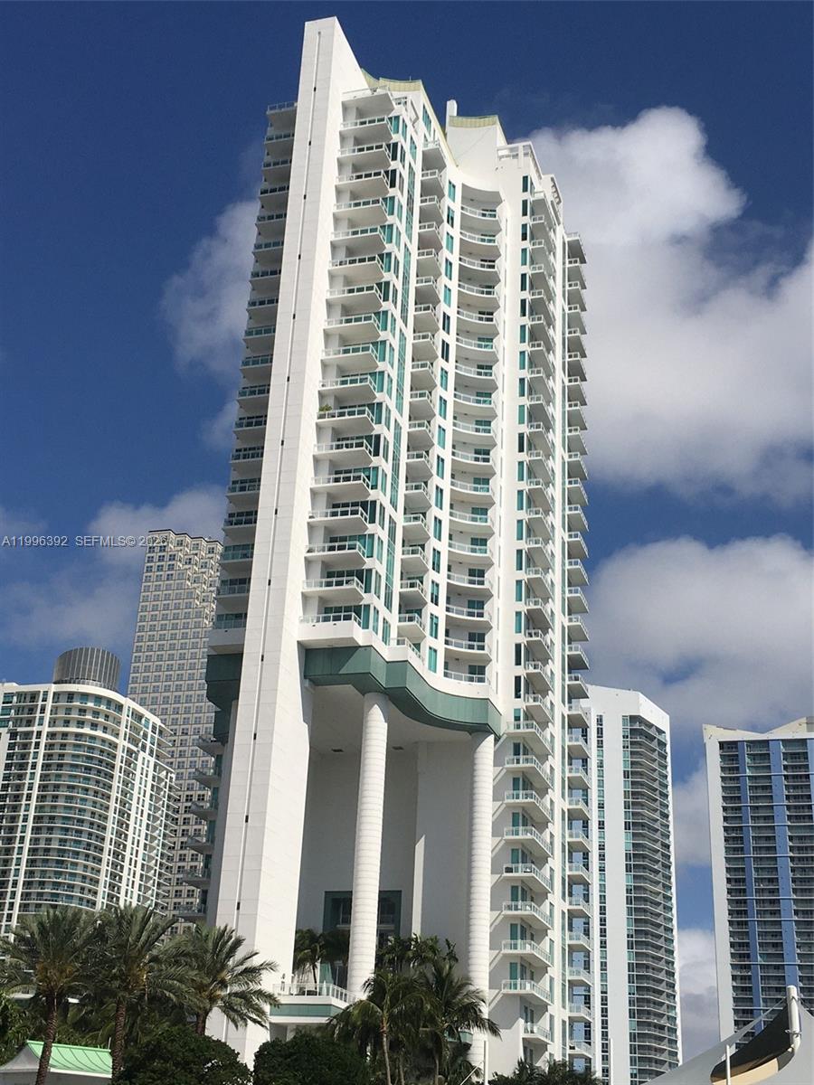 900 Brickell Key Blvd #PH3403, Miami FL 33131