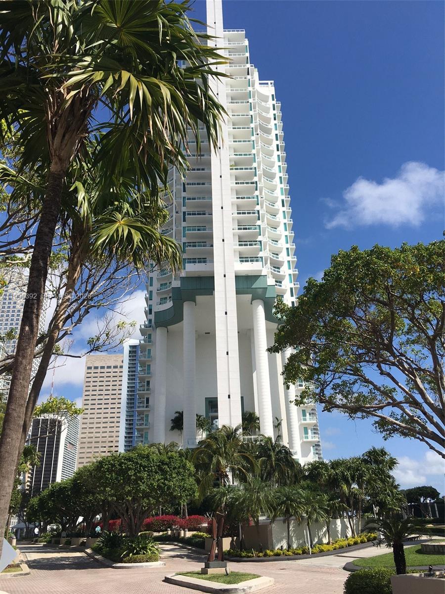 900 Brickell Key Blvd #PH3403, Miami FL 33131