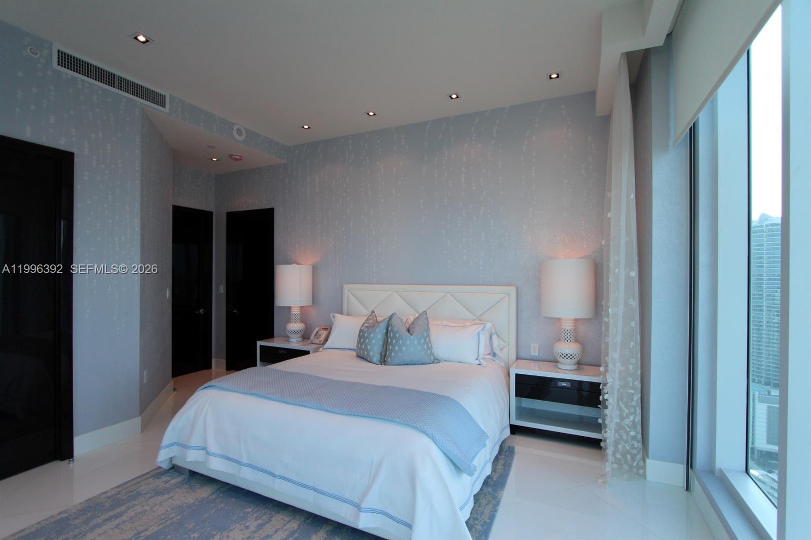900 Brickell Key Blvd #PH3403, Miami FL 33131