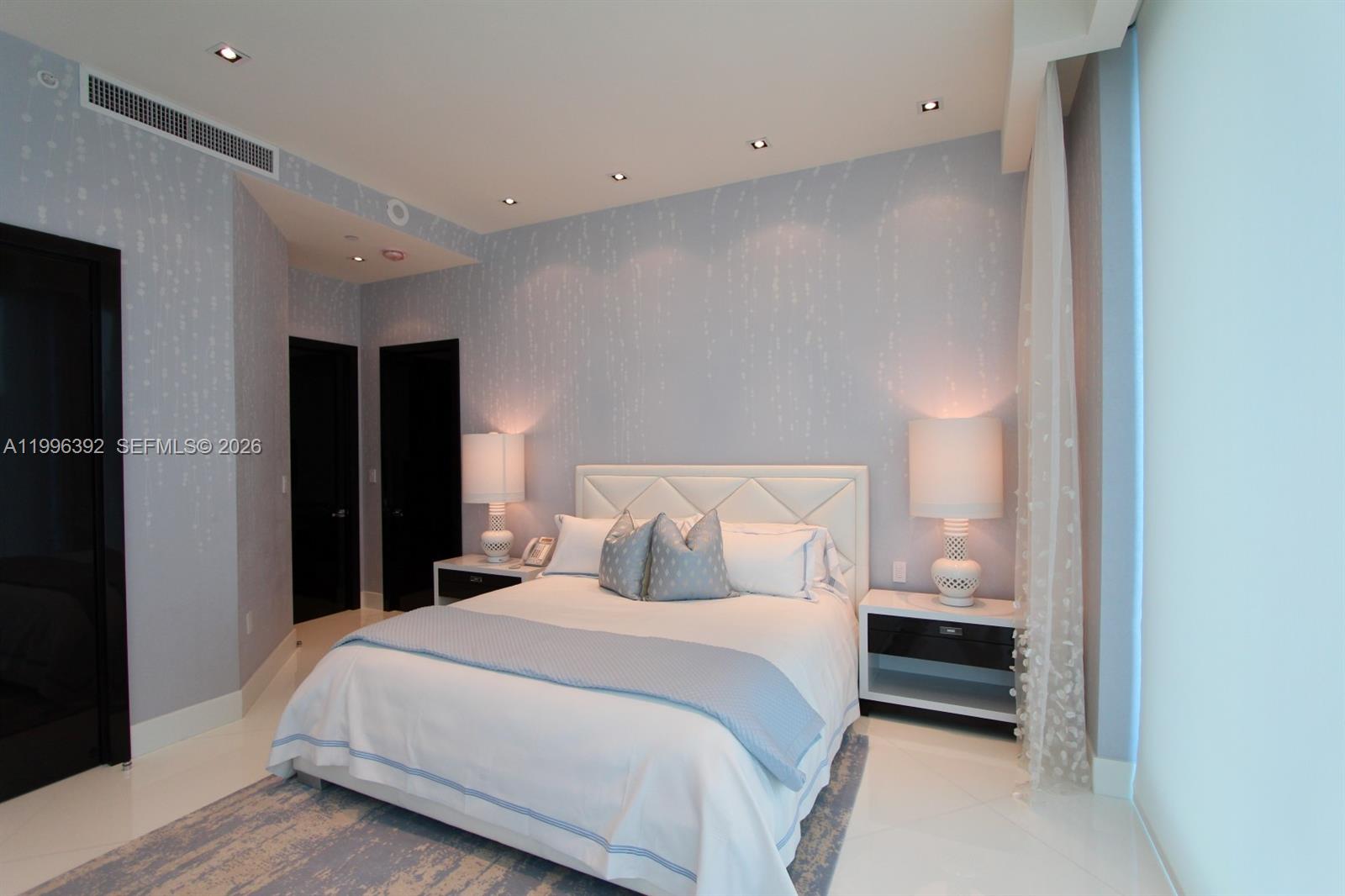 900 Brickell Key Blvd #PH3403, Miami FL 33131
