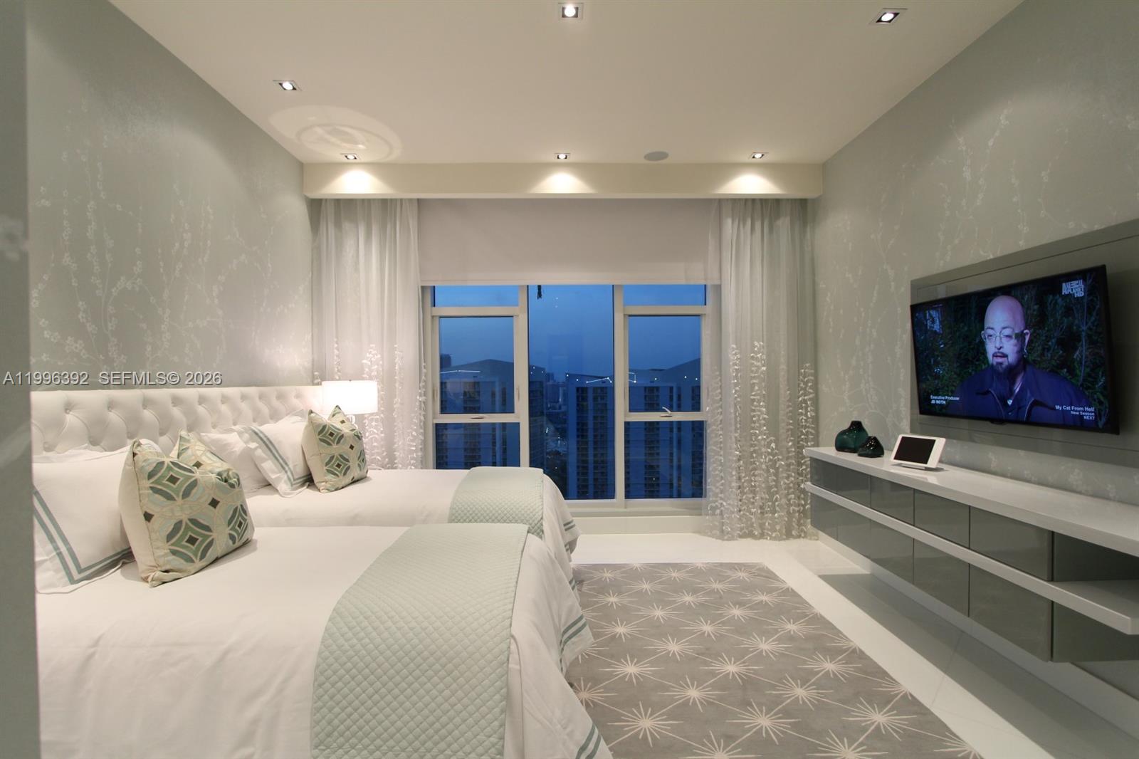 900 Brickell Key Blvd #PH3403, Miami FL 33131