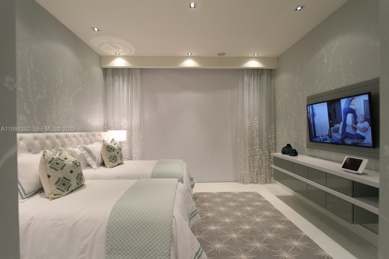 900 Brickell Key Blvd #PH3403, Miami FL 33131