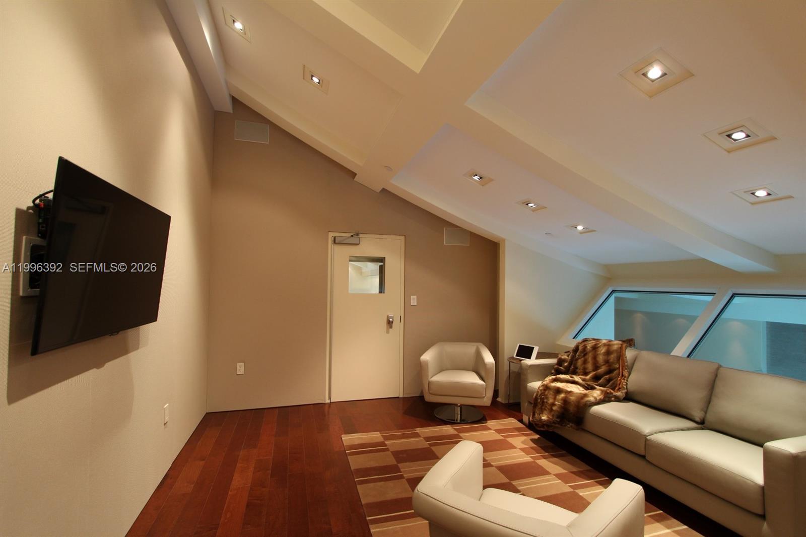 900 Brickell Key Blvd #PH3403, Miami FL 33131