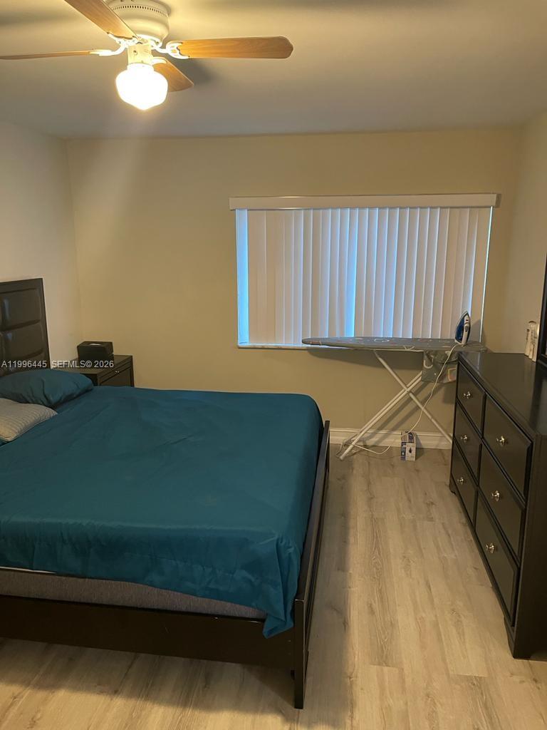 100 Lakeview Dr #207, Weston FL 33326