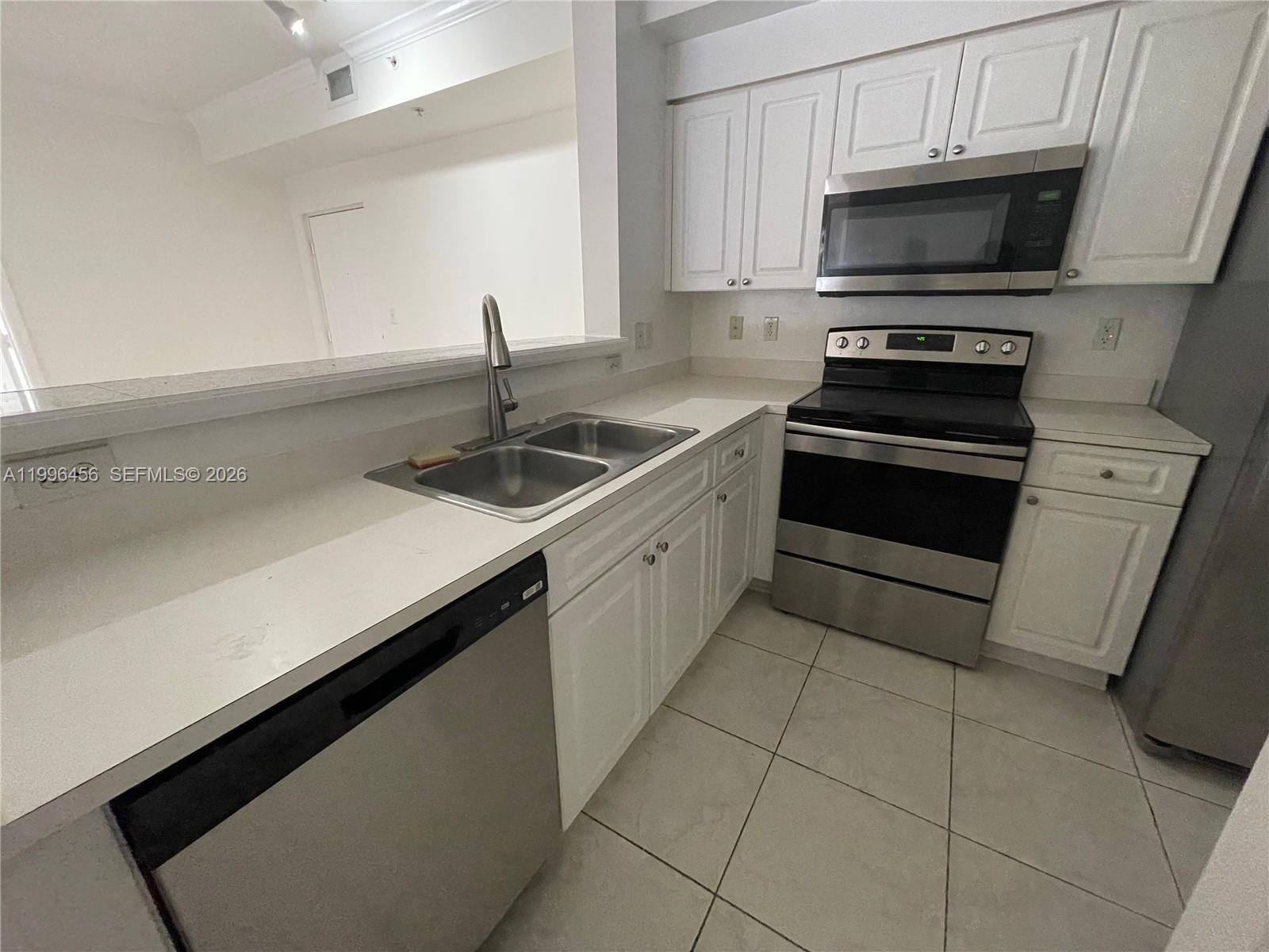 6851 SW 44th St #210, Miami FL 33155