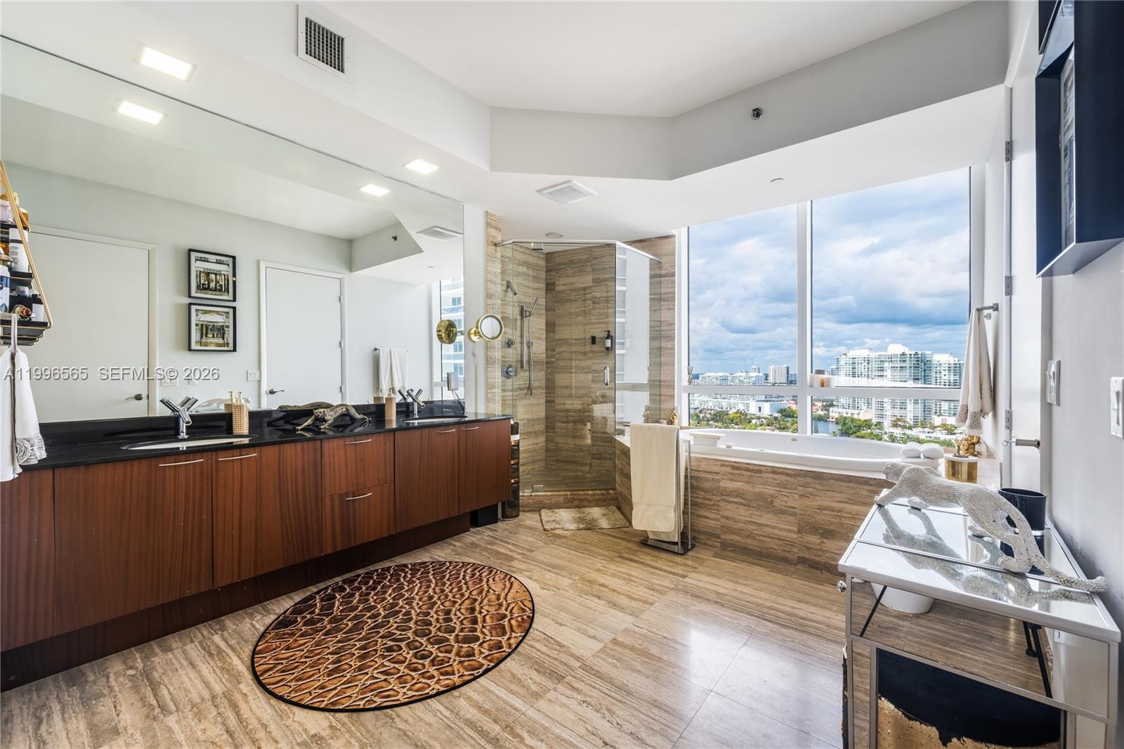 15901 Collins Ave #2104, Sunny Isles Beach FL 33160