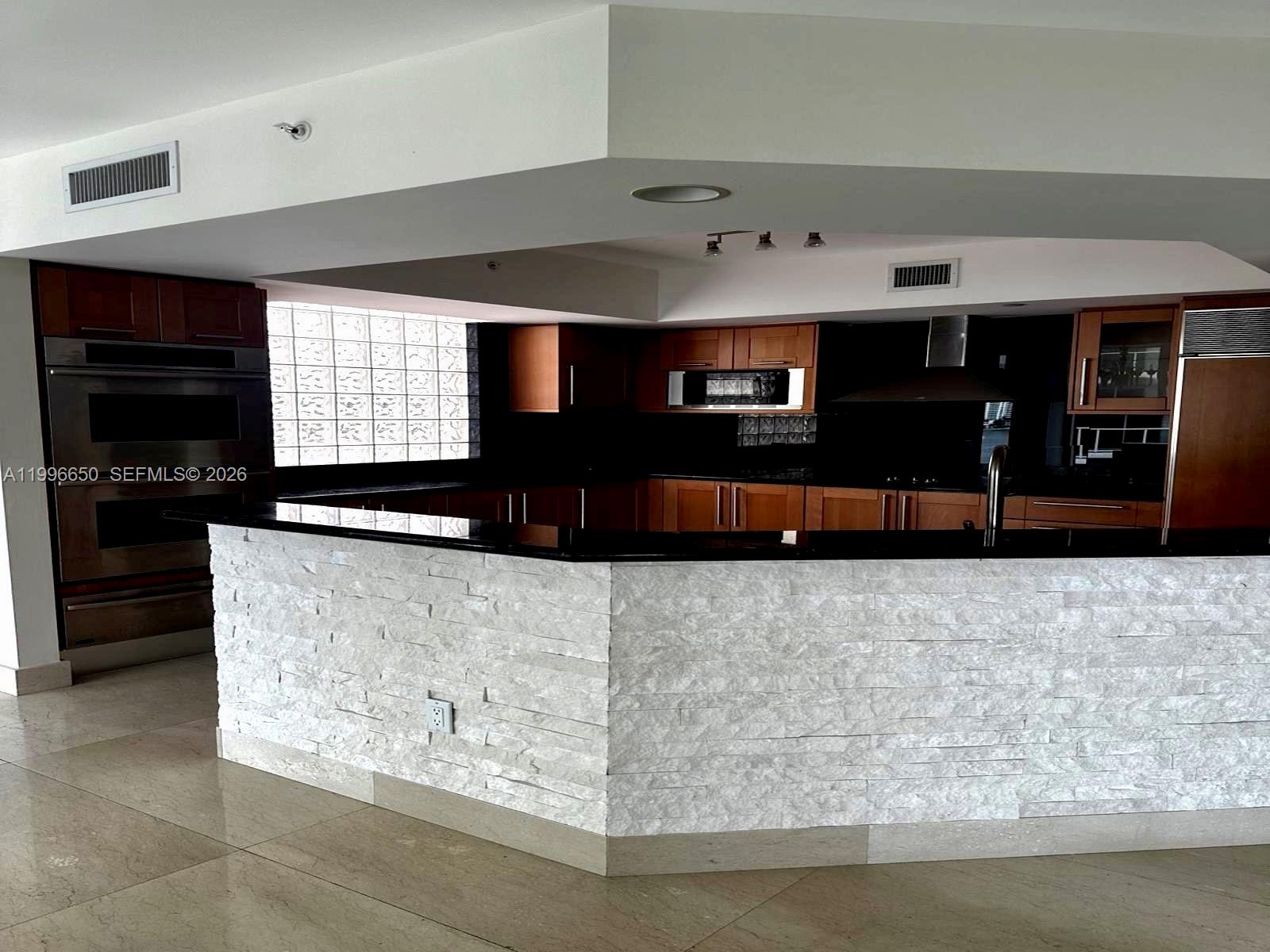 3301 NE 183rd St #809, Aventura FL 33160