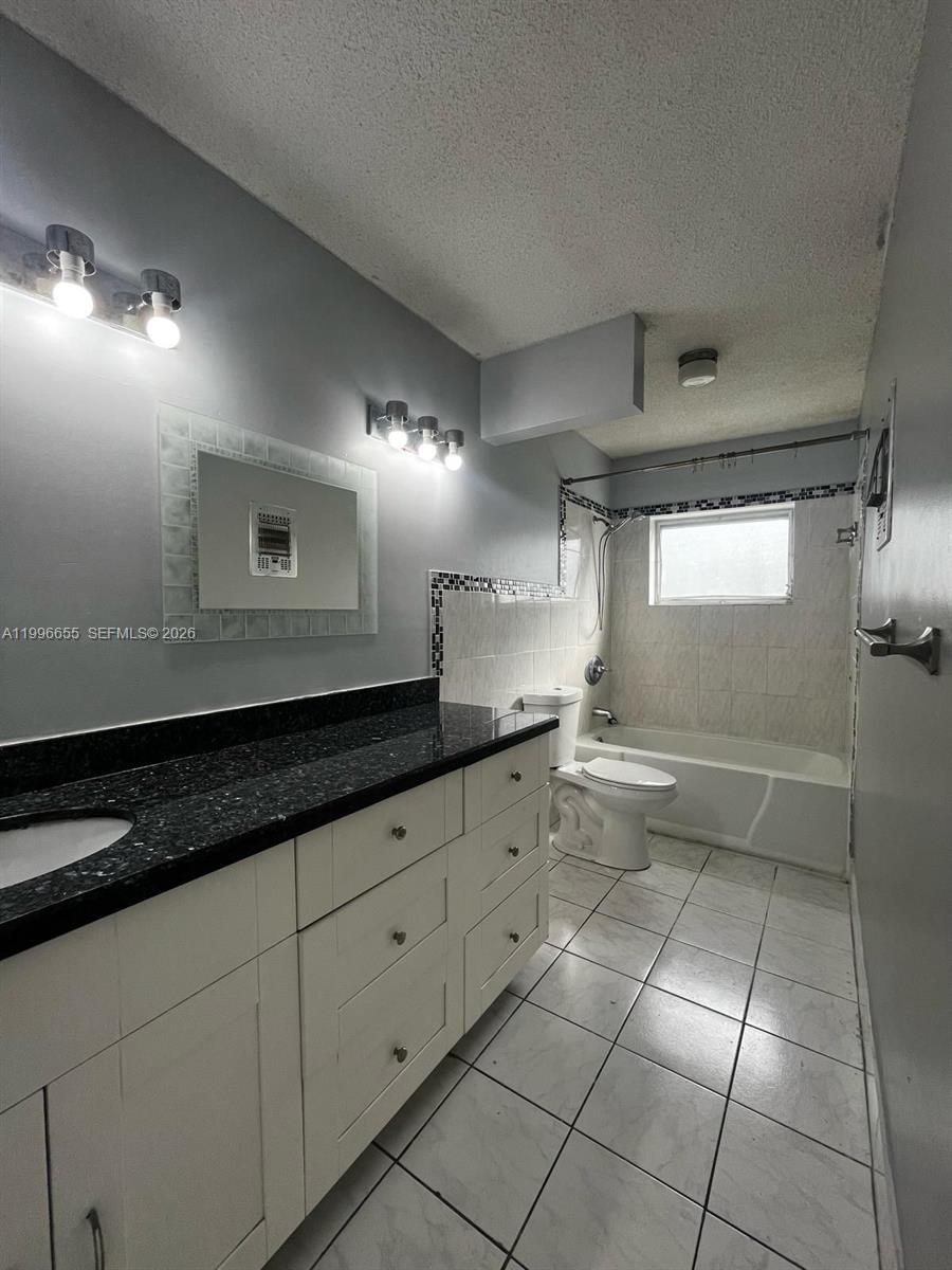 4753 NW 41st St, Lauderdale Lakes FL 33319
