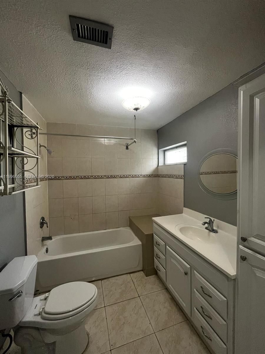 4753 NW 41st St, Lauderdale Lakes FL 33319
